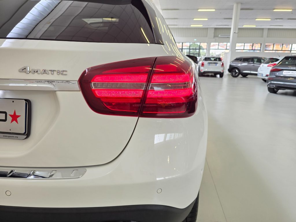 MERCEDES-BENZ GLA 200 d Automatic 4Matic Premium + Tetto - 27