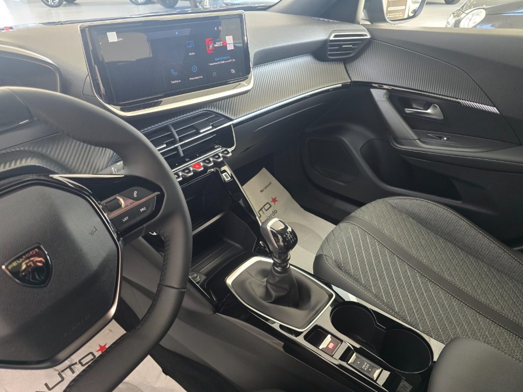 PEUGEOT 2008 PureTech 100 S&S Allure - 17