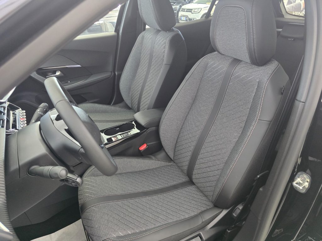 PEUGEOT 2008 PureTech 100 S&S Allure - 21