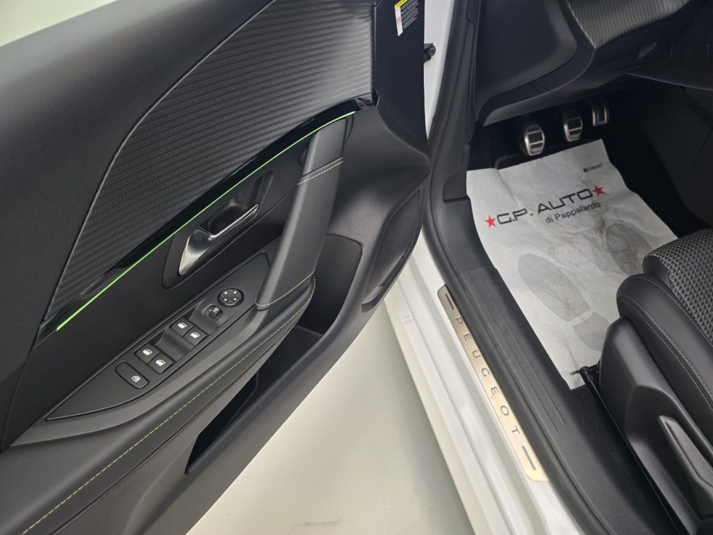 PEUGEOT 208 PureTech 100 5 porte GT line - 24