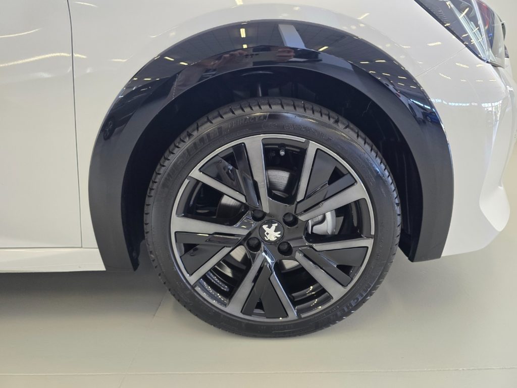 PEUGEOT 208 PureTech 100 5 porte GT line - 28