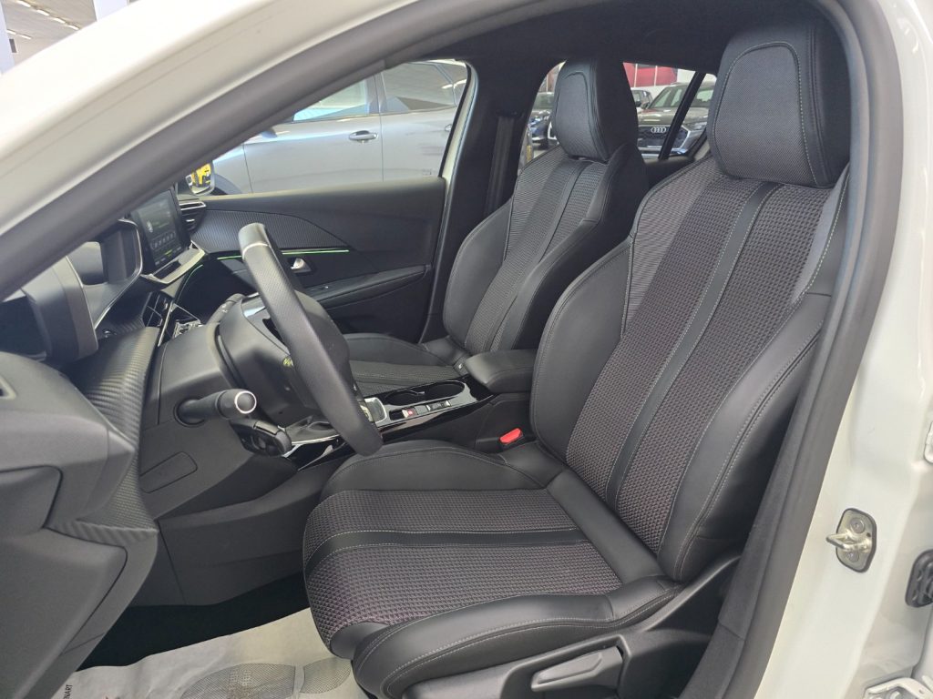 PEUGEOT 208 PureTech 100 5 porte GT line - 25