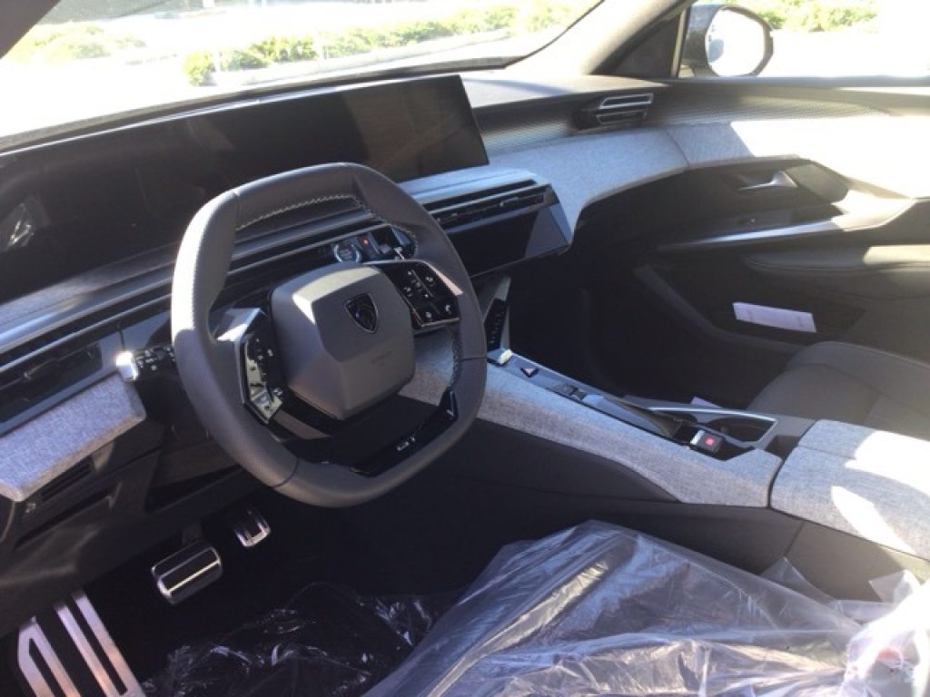 PEUGEOT 3008 Hybrid 145 e-DCS6 GT - 3