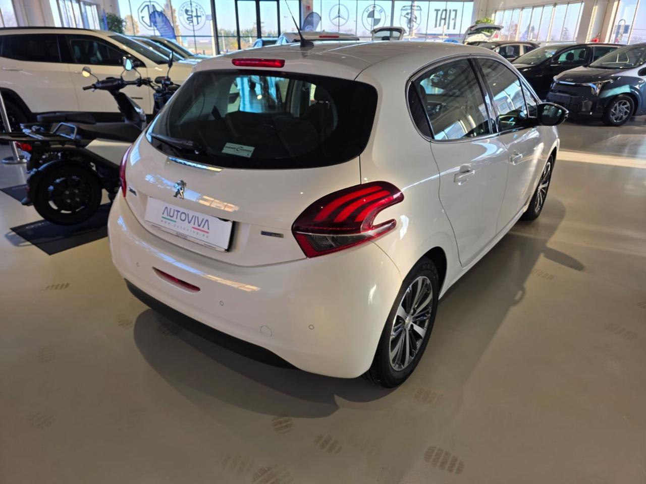 PEUGEOT 208 1° serie PureTech 82 5 porte Allure - 4