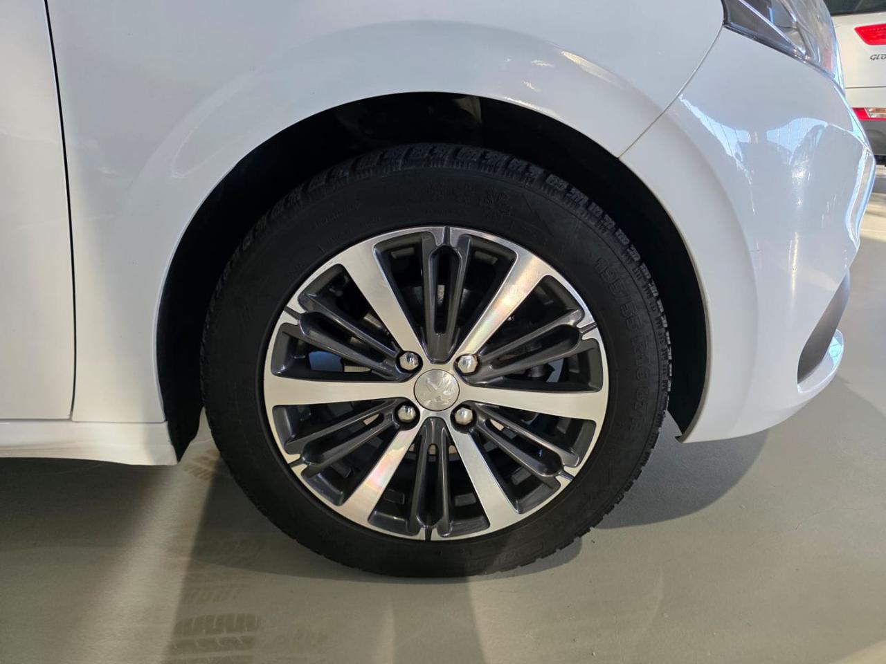 PEUGEOT 208 1° serie PureTech 82 5 porte Allure - 9