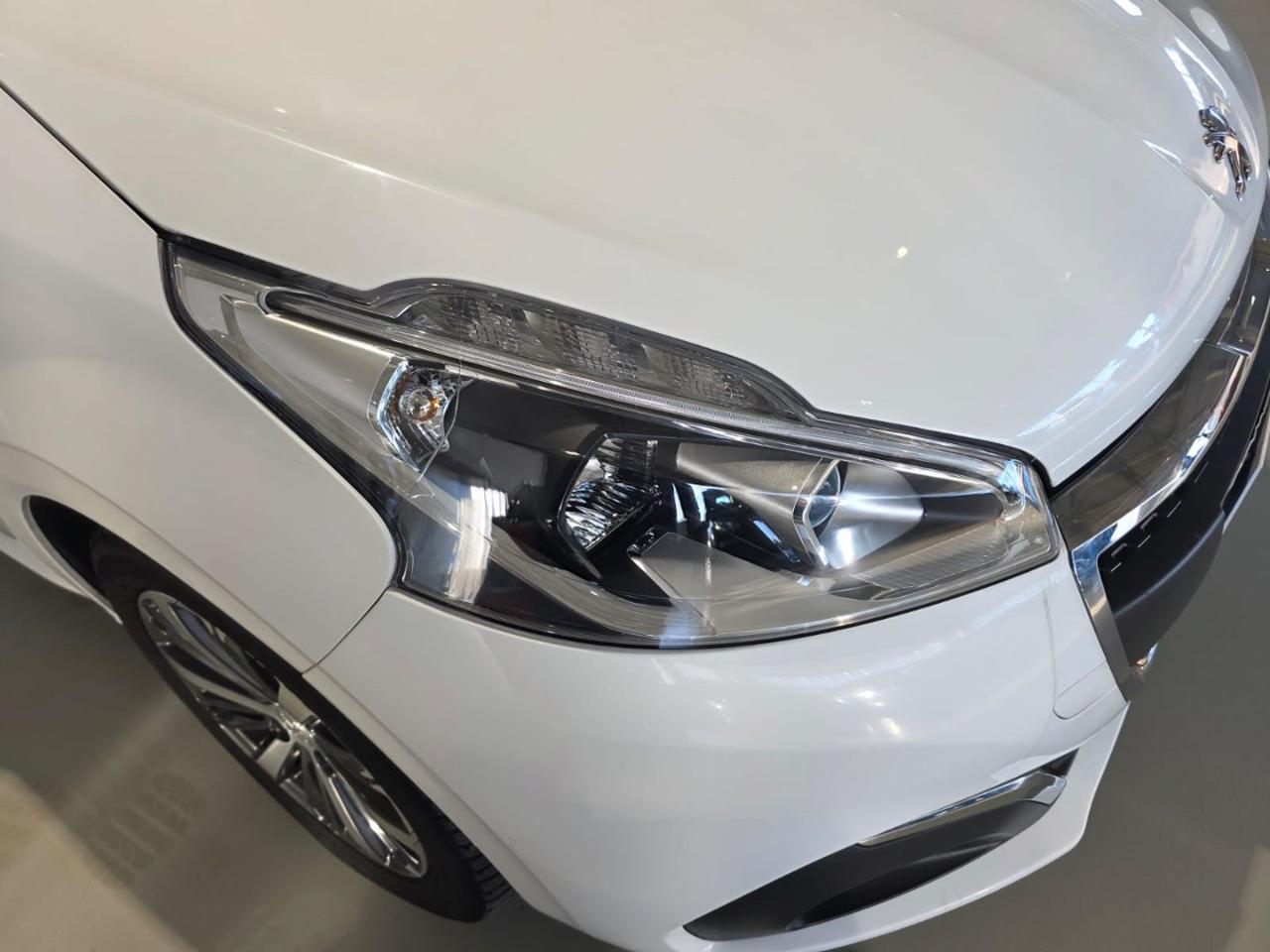 PEUGEOT 208 1° serie PureTech 82 5 porte Allure - 6