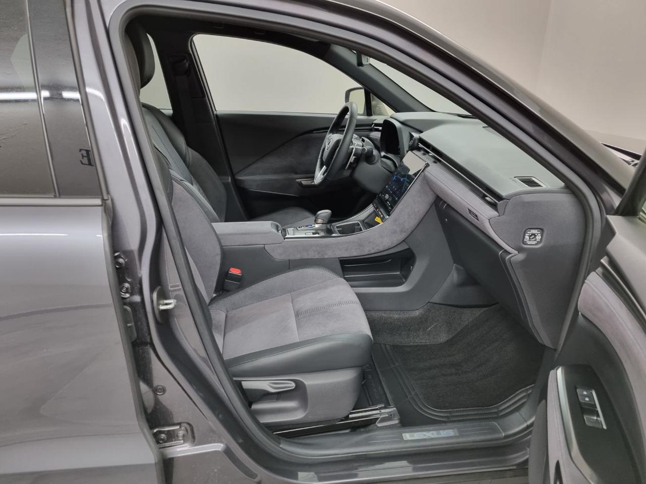 LEXUS LBX Hybrid Cool - 8