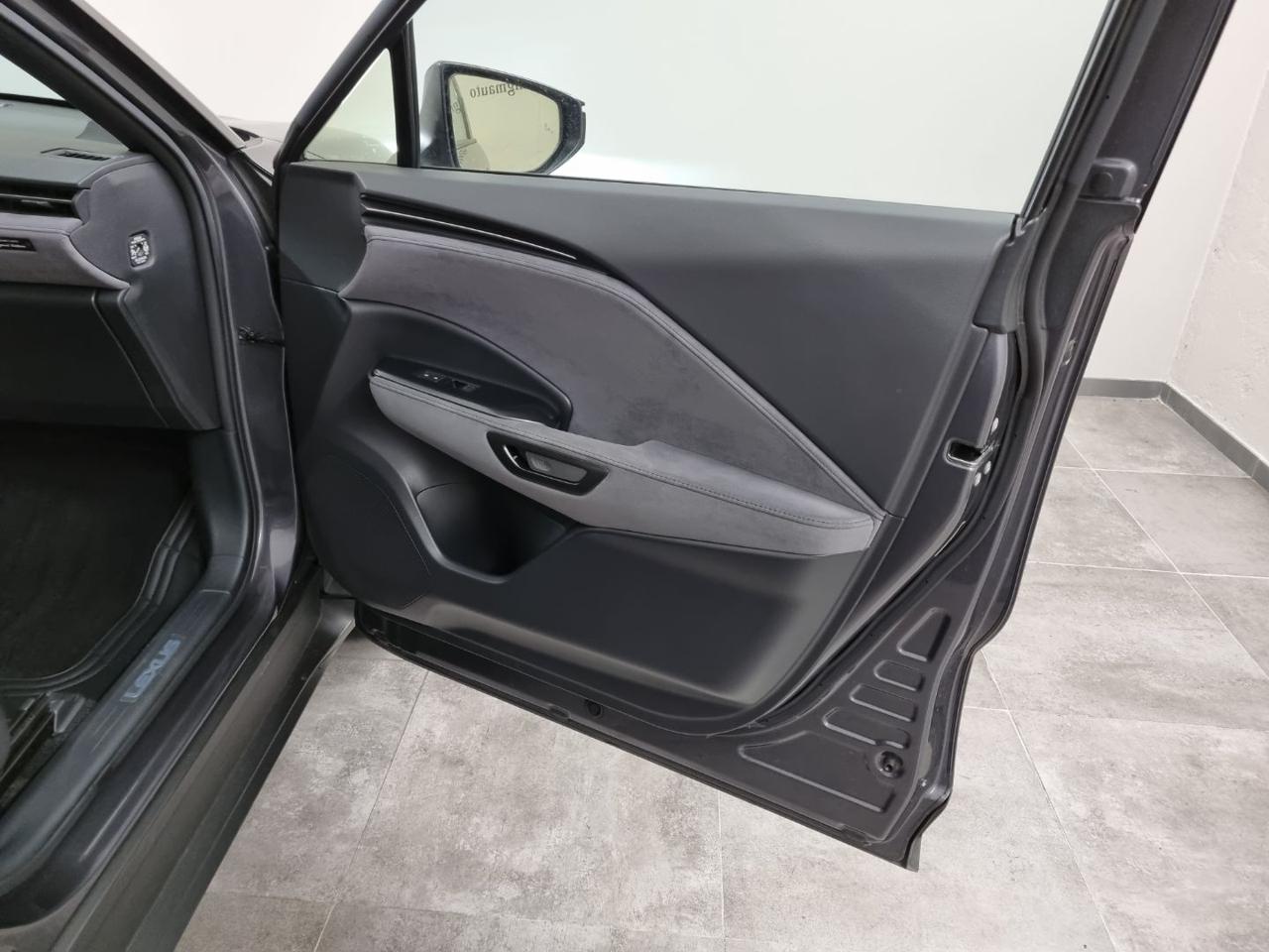 LEXUS LBX Hybrid Cool - 29