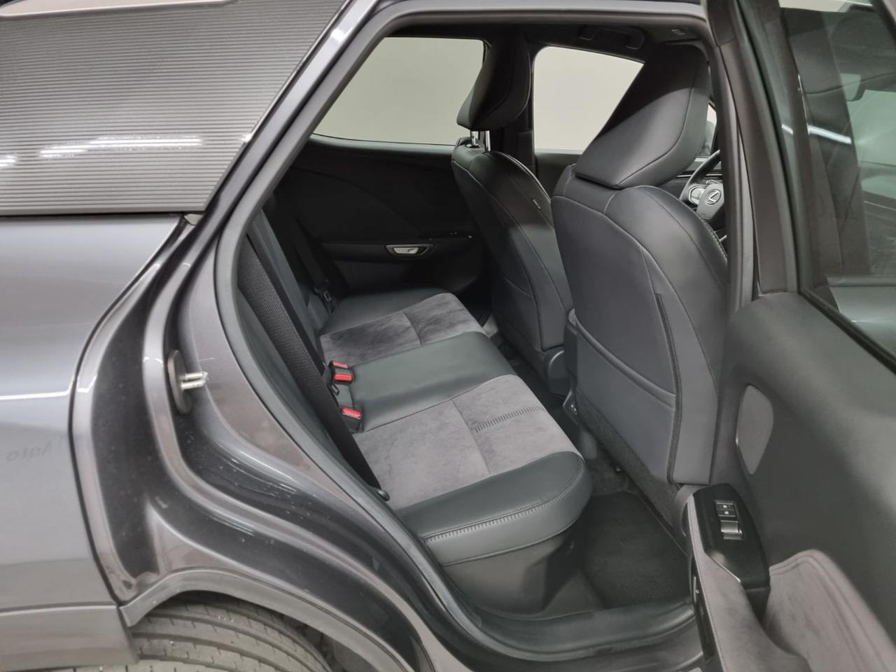 LEXUS LBX Hybrid Cool - 26