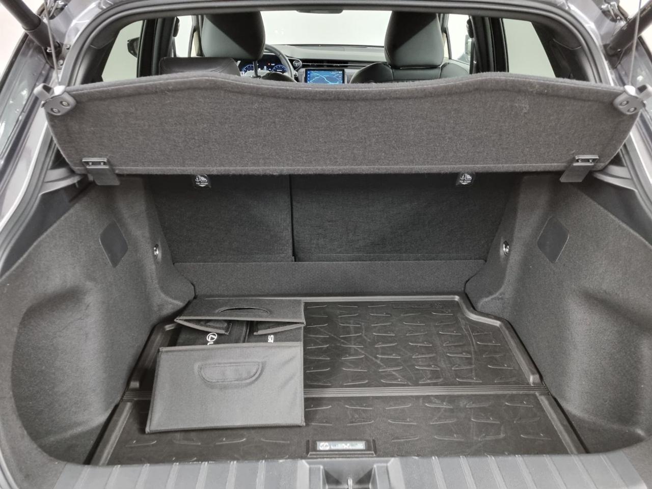 LEXUS LBX Hybrid Cool - 13