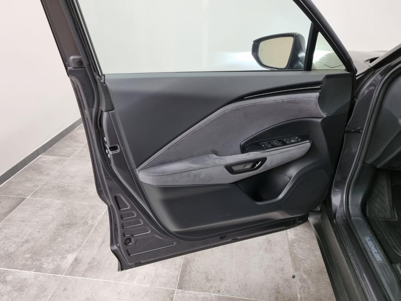 LEXUS LBX Hybrid Cool - 23