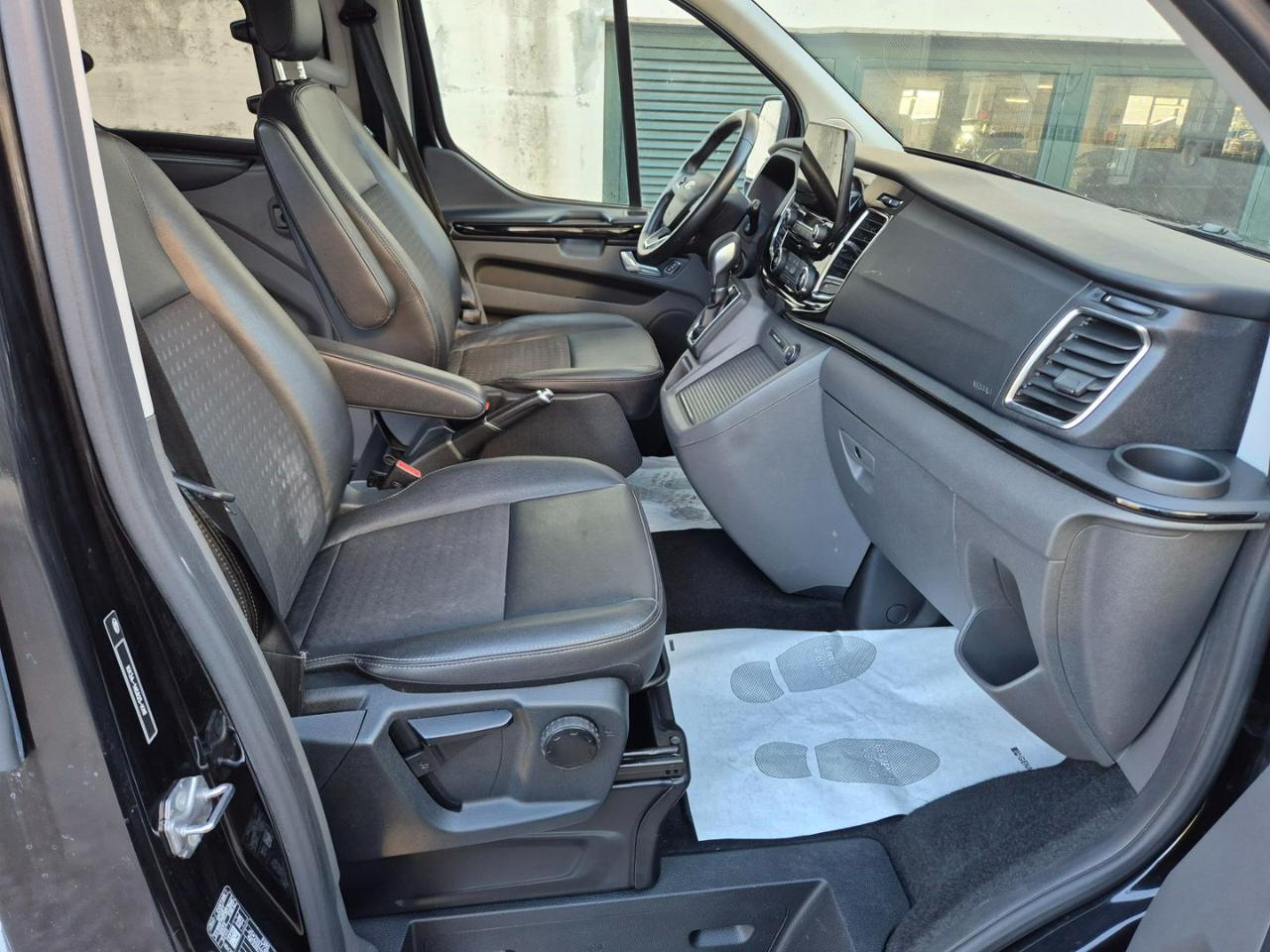 FORD Tourneo Custom 320 2.0 EcoBlue 185CV aut. PC Sport - 17