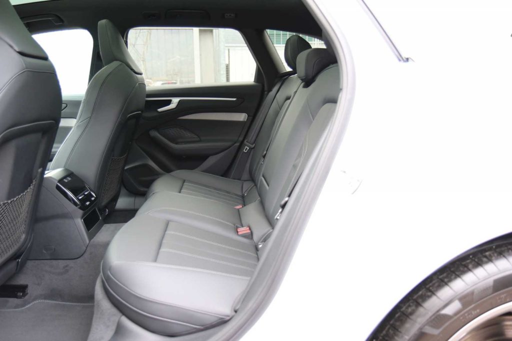 AUDI A6 Avant 40 2.0 TDI S tronic S line edition - 5