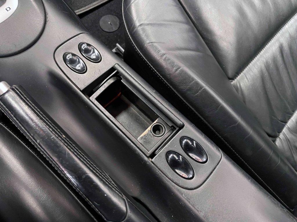 PORSCHE 911 996 COUPE TIPTRONIC 3.4 CARRERA 4 - 24