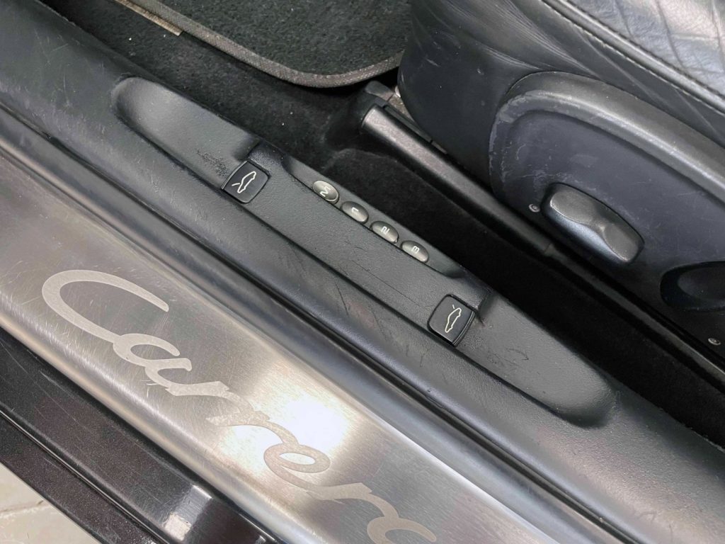 PORSCHE 911 996 COUPE TIPTRONIC 3.4 CARRERA 4 - 45