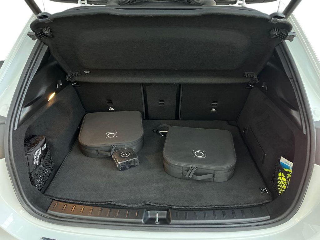 MERCEDES-BENZ EQA 300 4Matic Premium Plus - 13