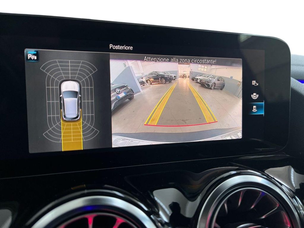 MERCEDES-BENZ EQA 300 4Matic Premium Plus - 12