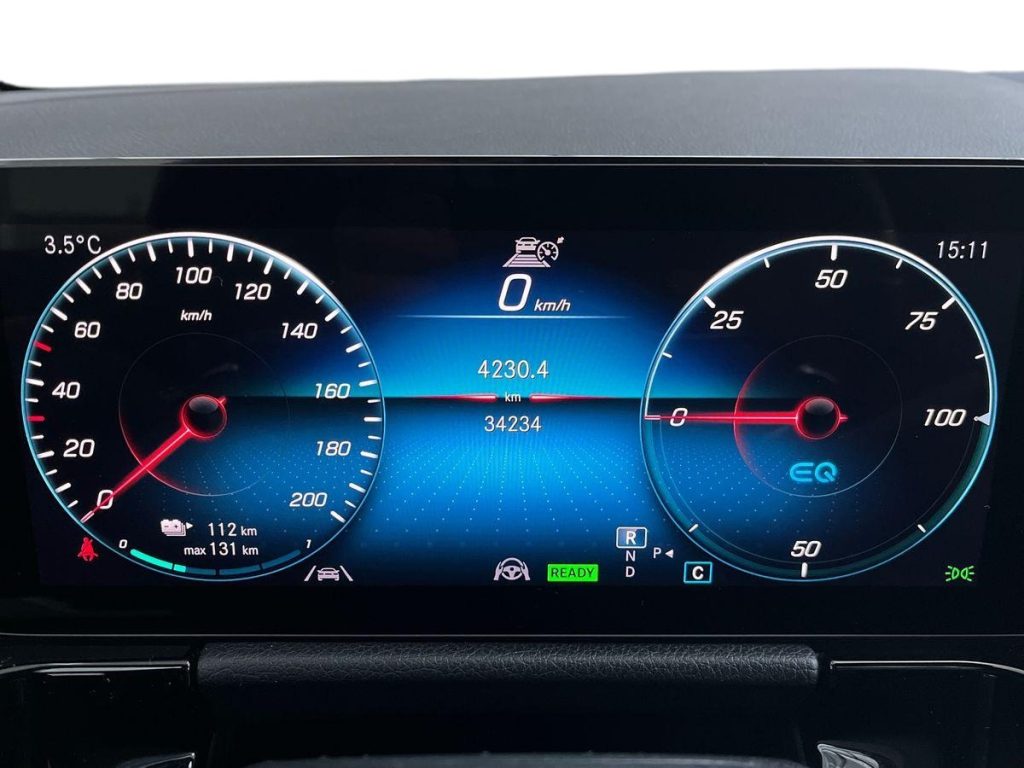 MERCEDES-BENZ EQA 300 4Matic Premium Plus - 8