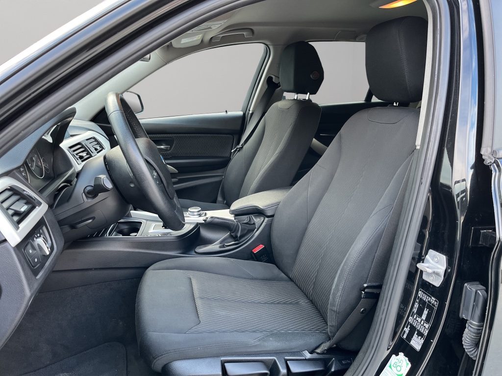 BMW 318 Touring Auto - 7