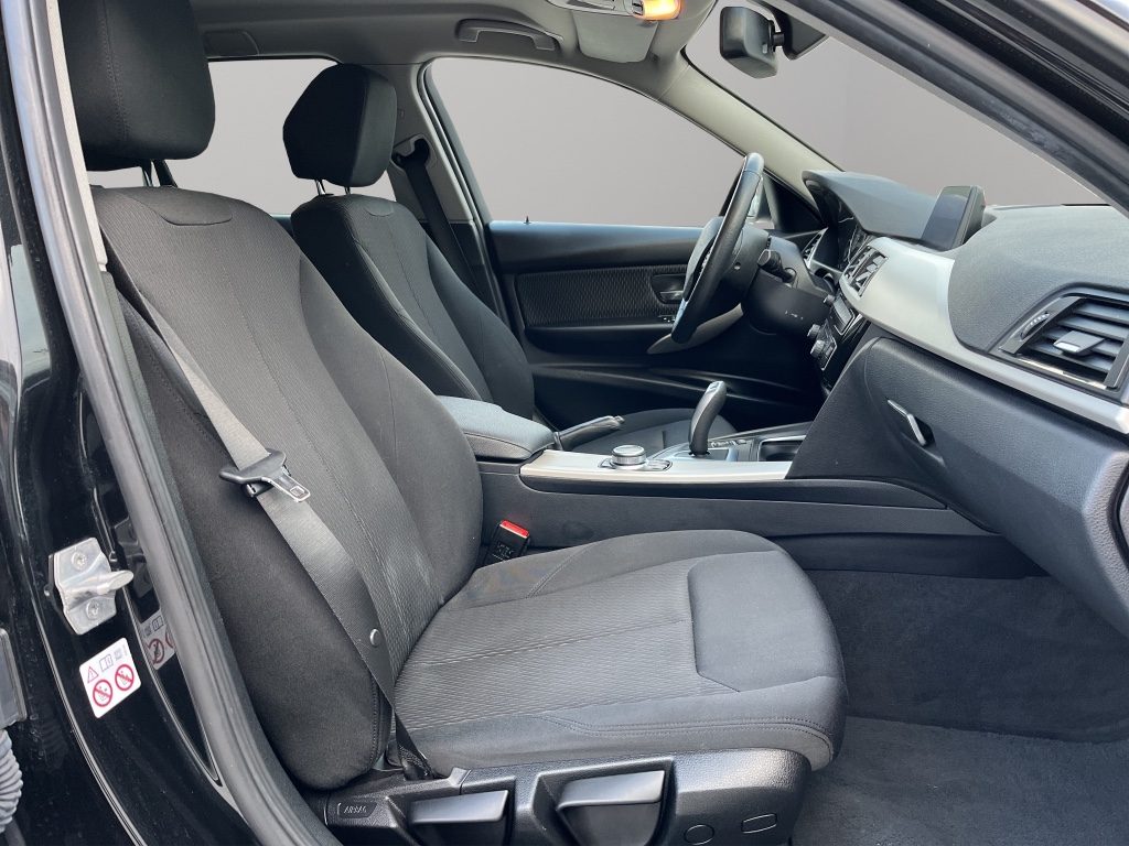 BMW 318 Touring Auto - 9