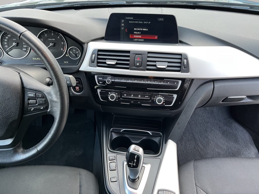 BMW 318 Touring Auto - 13