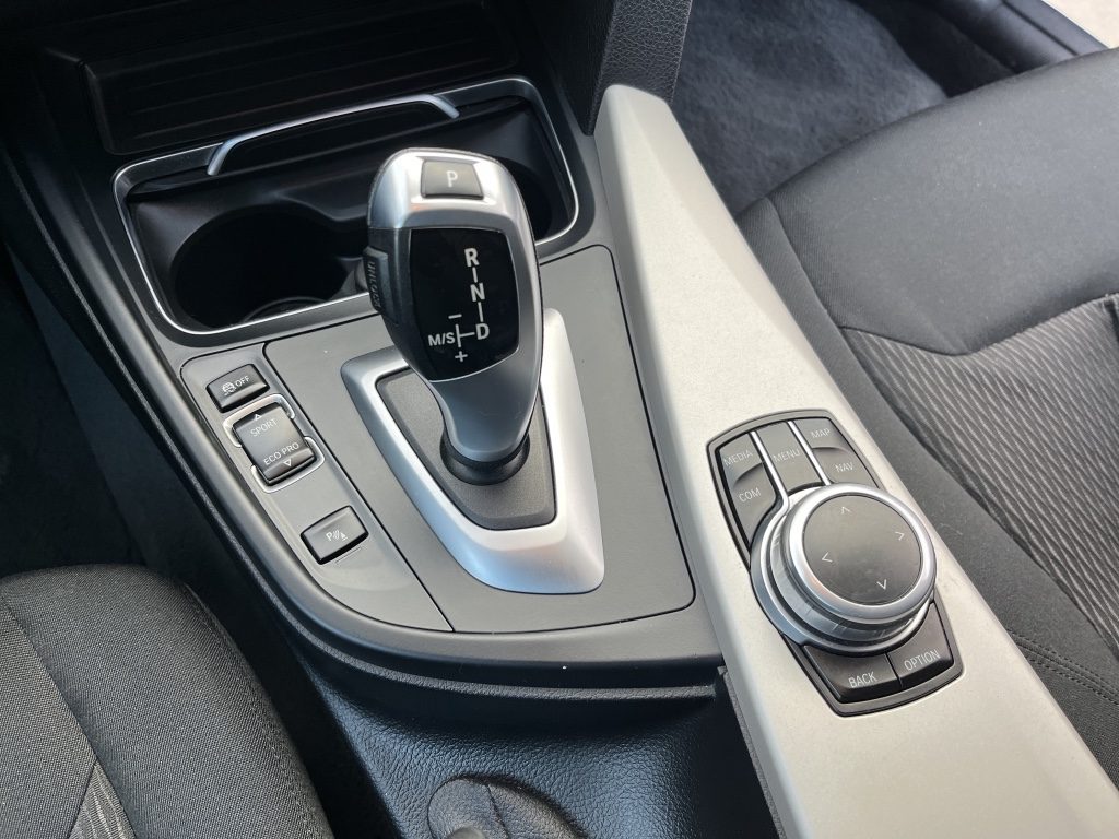 BMW 318 Touring Auto - 16