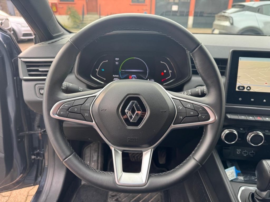 RENAULT Clio Full Hybrid E-Tech 140 CV INTENSE - 9