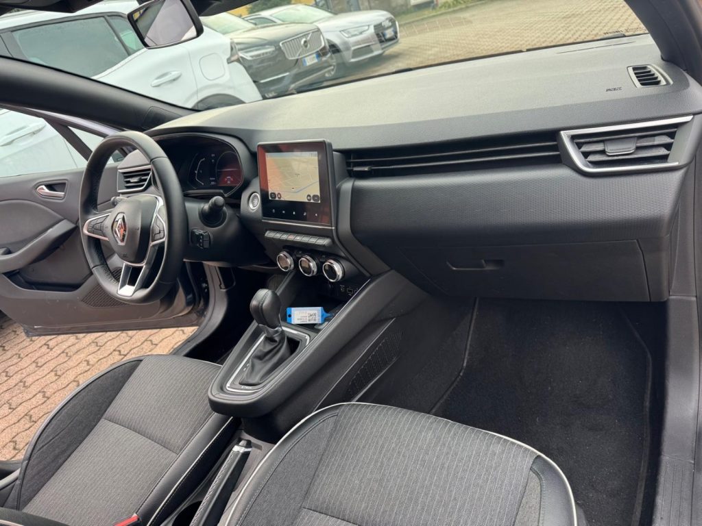 RENAULT Clio Full Hybrid E-Tech 140 CV INTENSE - 10