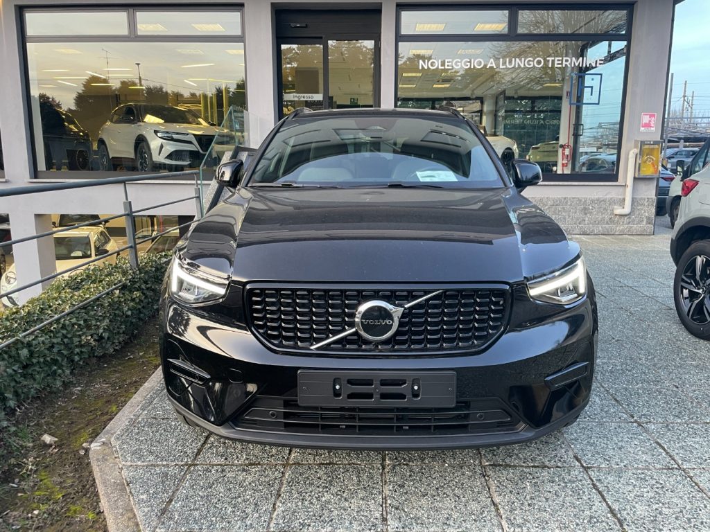 VOLVO XC40 B3 automatico Plus Dark KM0 PREZZO REALE - 2