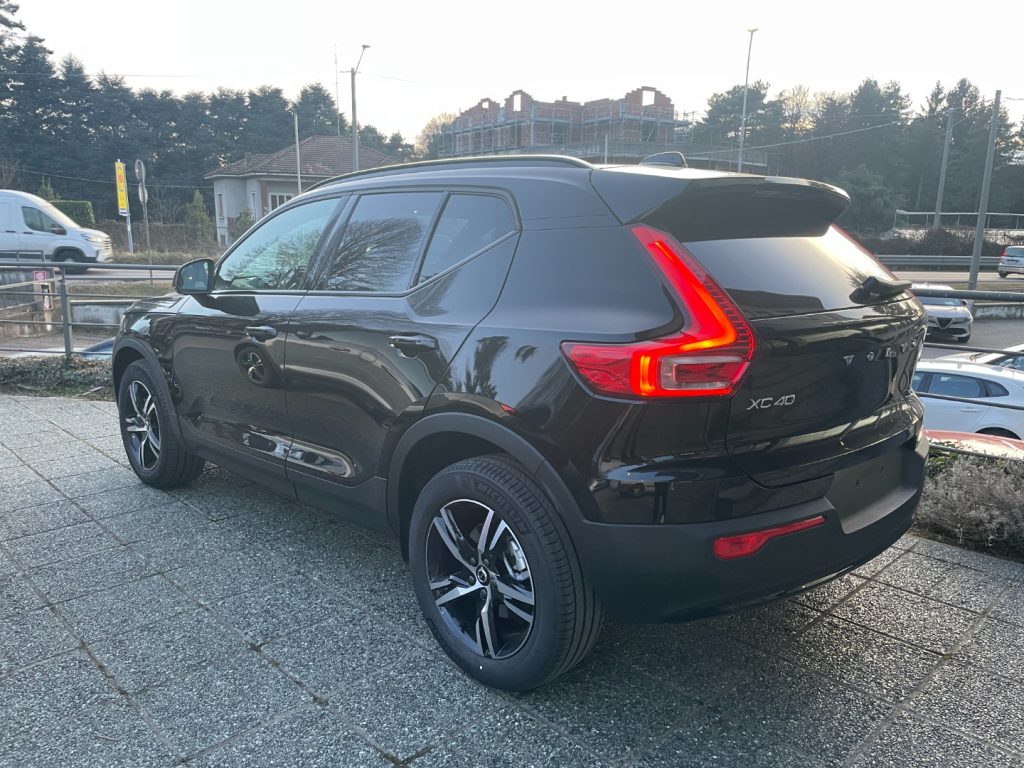 VOLVO XC40 B3 automatico Plus Dark KM0 PREZZO REALE - 5