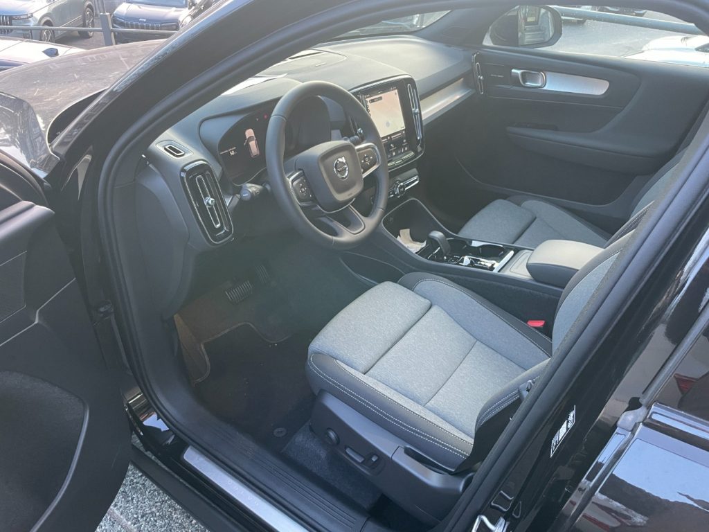 VOLVO XC40 B3 automatico Plus Dark KM0 PREZZO REALE - 8