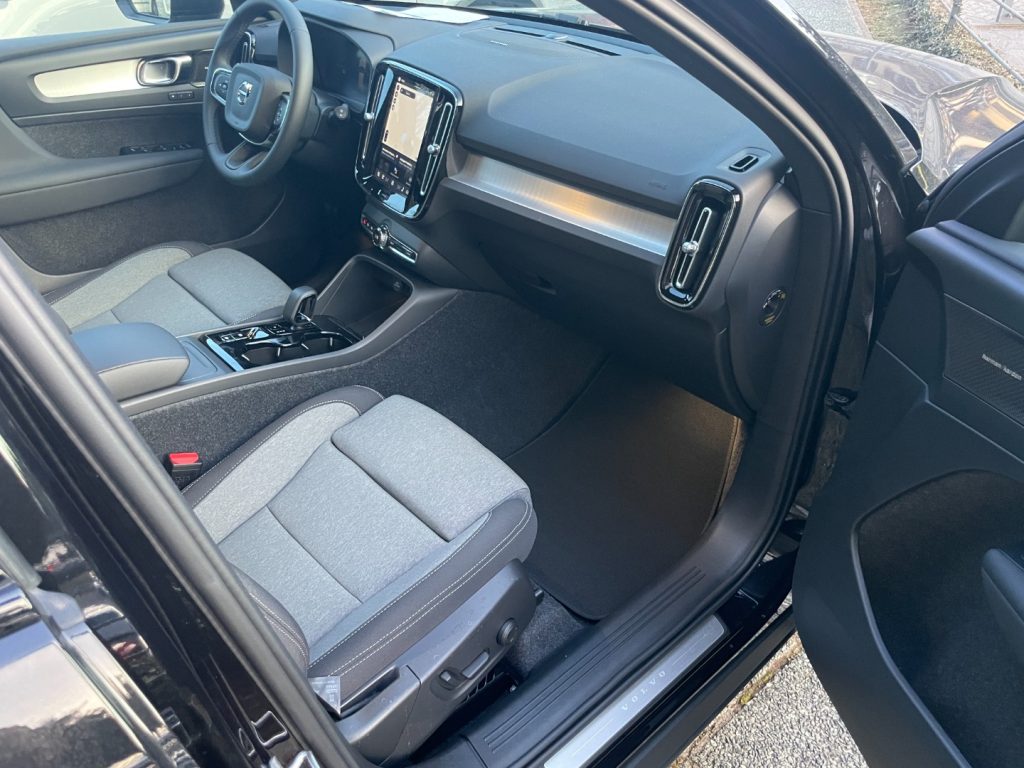 VOLVO XC40 B3 automatico Plus Dark KM0 PREZZO REALE - 11