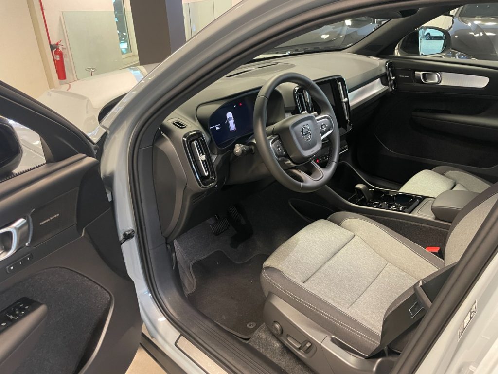 VOLVO XC40 B3 automatico Plus Dark KM0 PREZZO REALE - 8