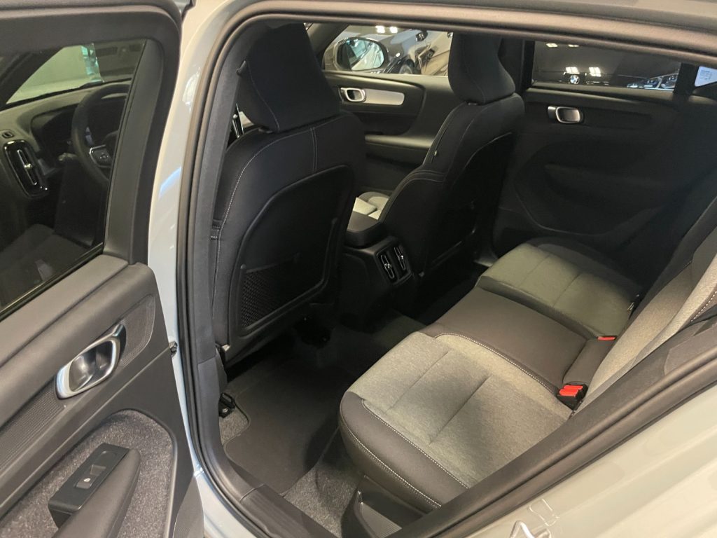 VOLVO XC40 B3 automatico Plus Dark KM0 PREZZO REALE - 16