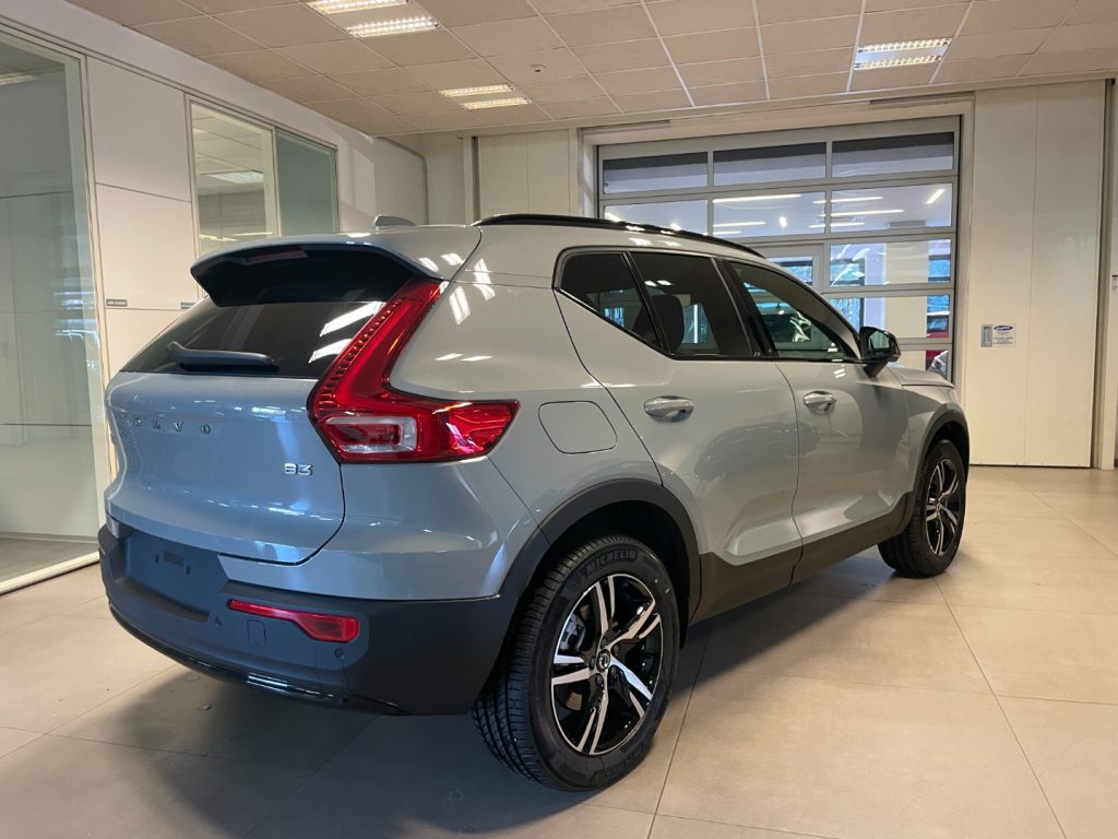 VOLVO XC40 B3 automatico Plus Dark KM0 PREZZO REALE - 7