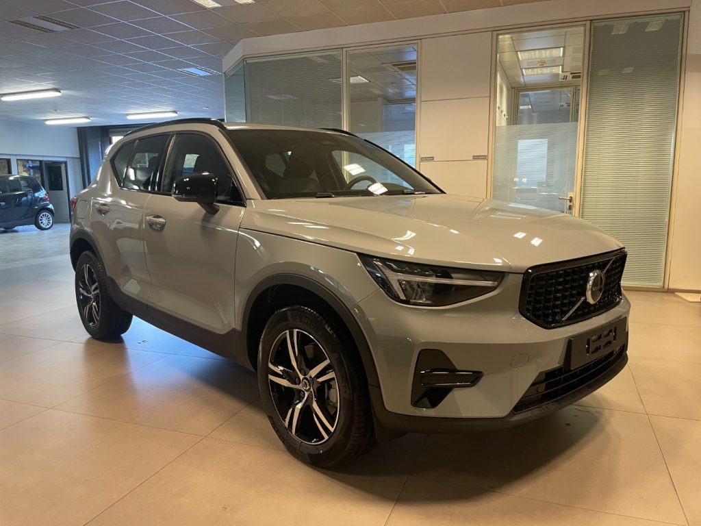 VOLVO XC40 B3 automatico Plus Dark KM0 PREZZO REALE - 3