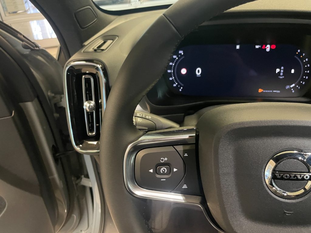 VOLVO XC40 B3 automatico Plus Dark KM0 PREZZO REALE - 9