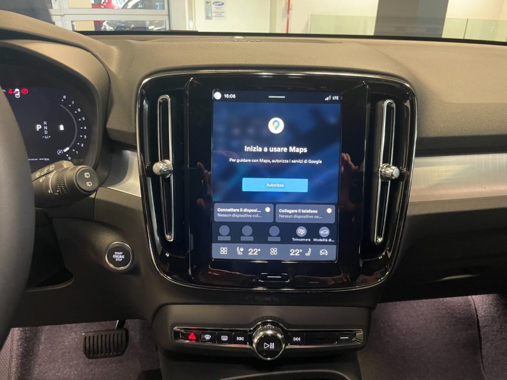 VOLVO XC40 B3 automatico Plus Dark KM0 PREZZO REALE - 10