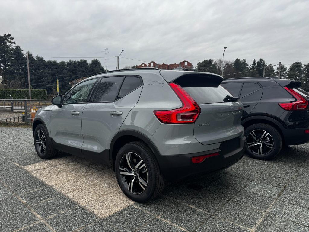 VOLVO XC40 B3 automatico Plus Dark KM0 PREZZO REALE - 4