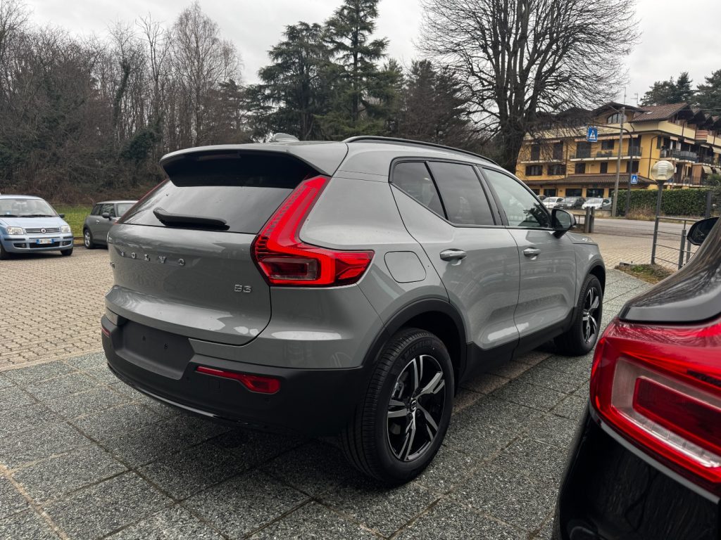 VOLVO XC40 B3 automatico Plus Dark KM0 PREZZO REALE - 6