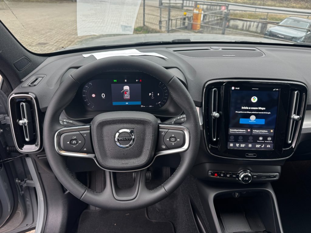 VOLVO XC40 B3 automatico Plus Dark KM0 PREZZO REALE - 7