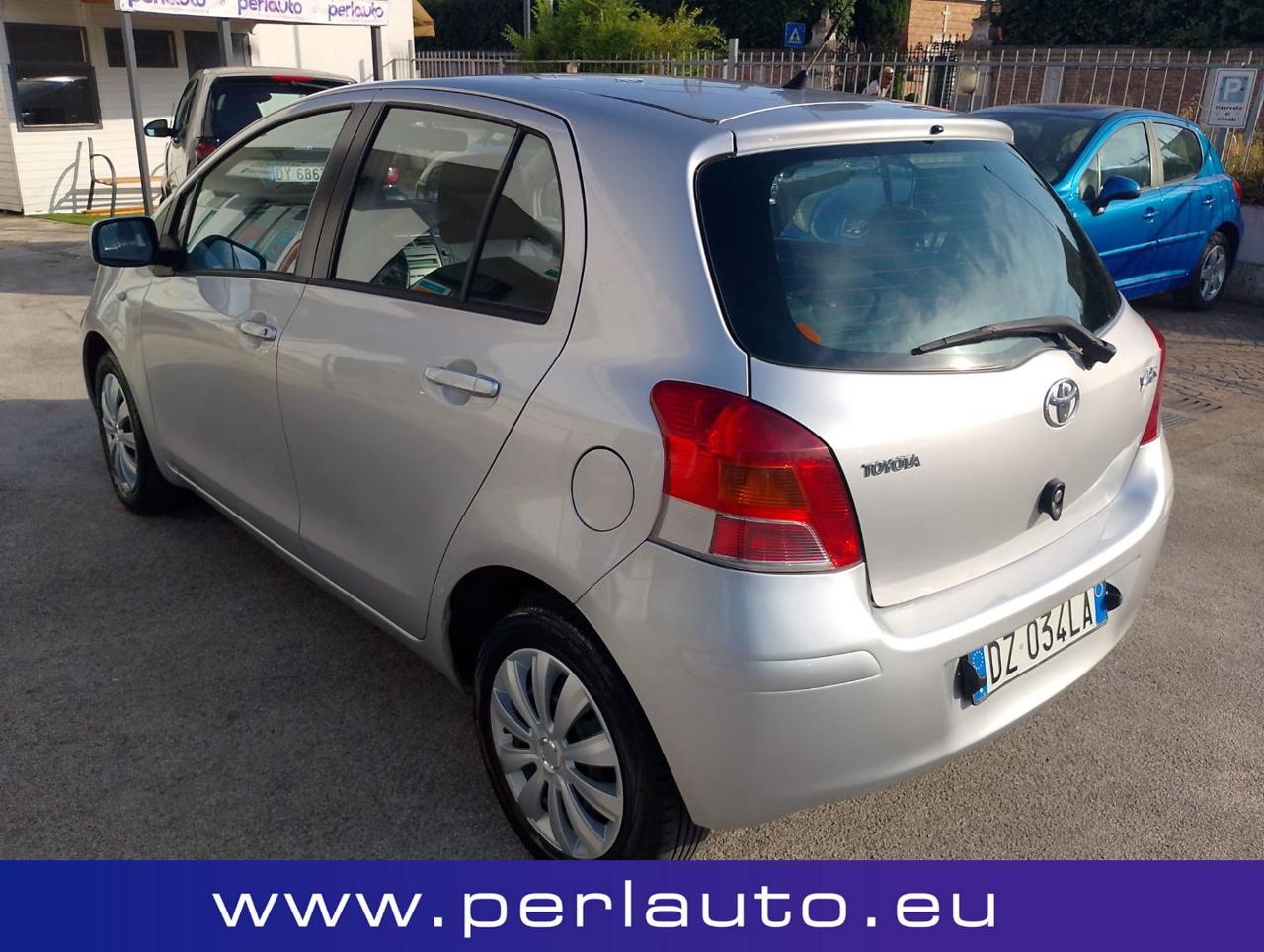 TOYOTA Yaris 1.0 5 porte Sol - 4