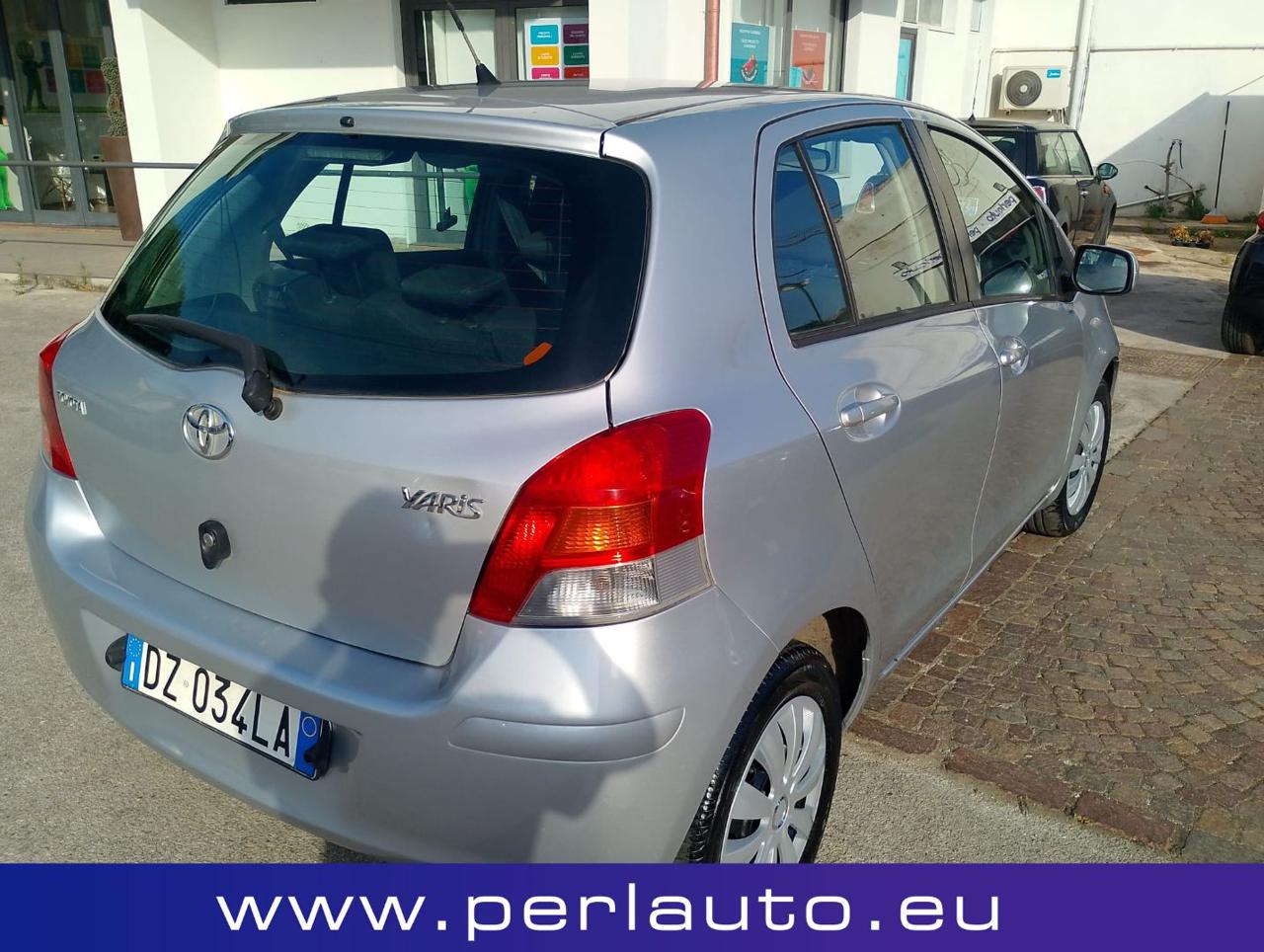TOYOTA Yaris 1.0 5 porte Sol - 3