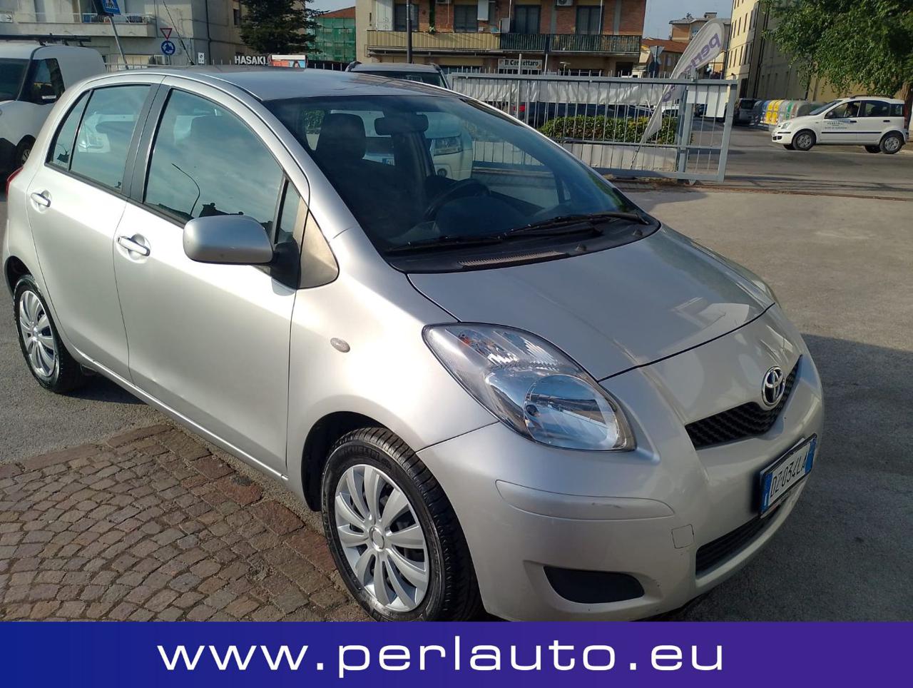 TOYOTA Yaris 1.0 5 porte Sol - 2