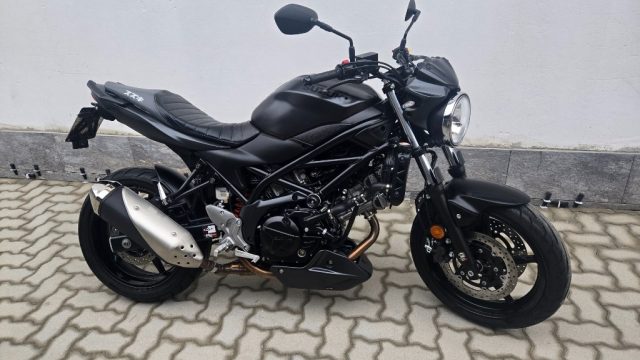 SUZUKI SV 650 Nero pastello