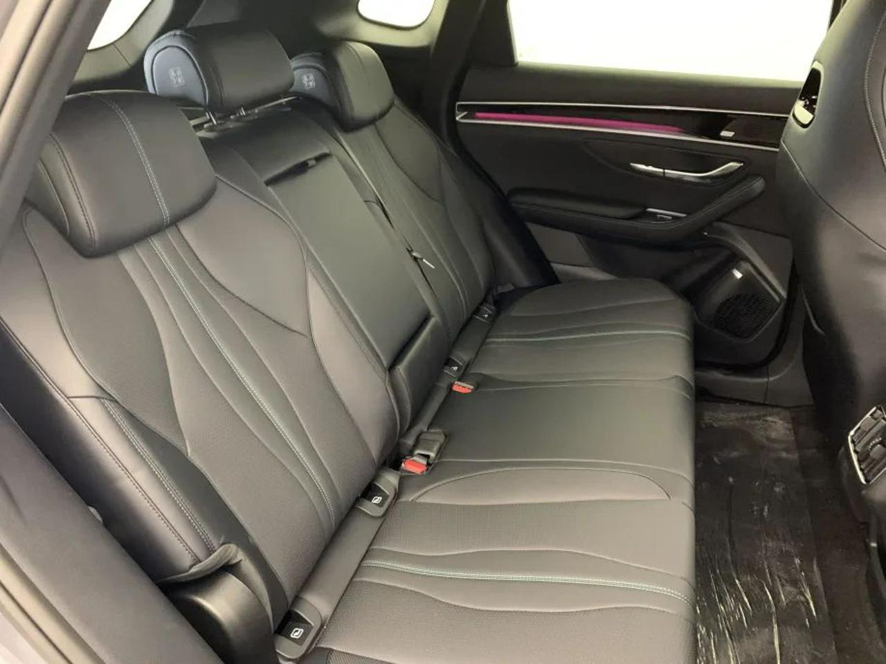 BYD Seal U DM-i 1.5 218 CV PHEV Comfort - 15