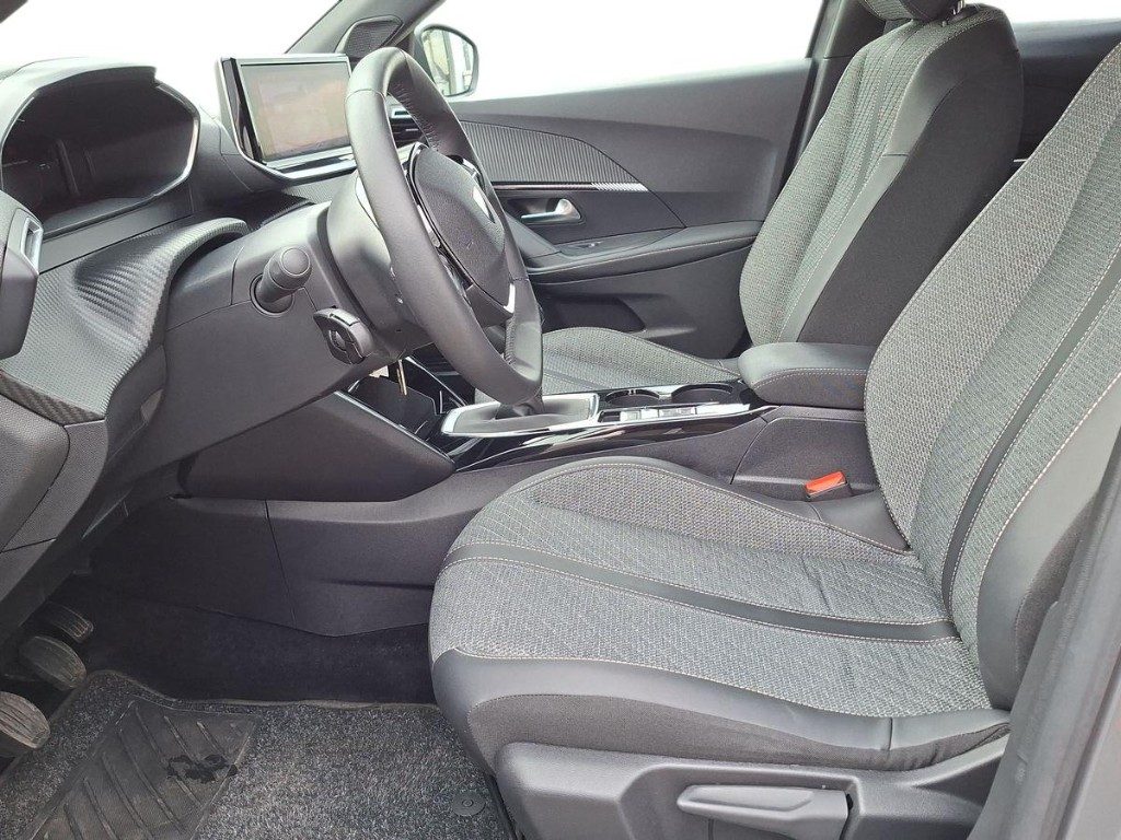 PEUGEOT 2008 PureTech 100 S&S Allure - 8