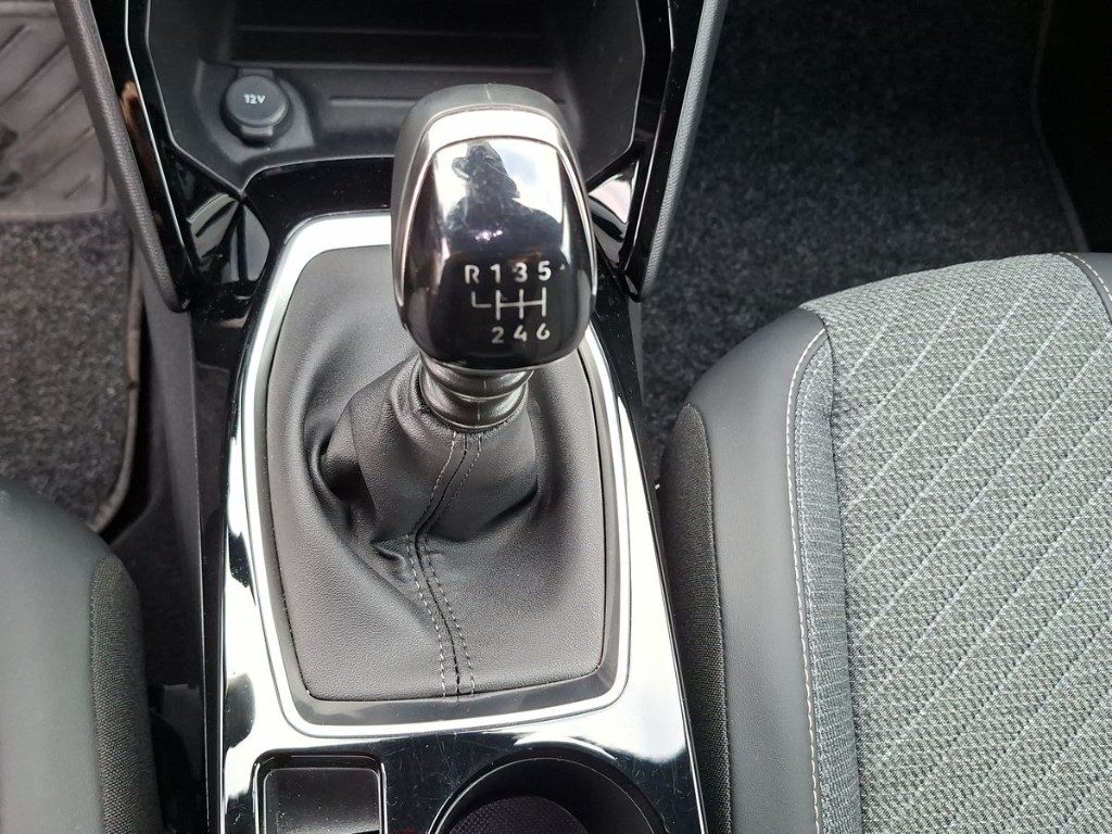 PEUGEOT 2008 PureTech 100 S&S Allure - 11