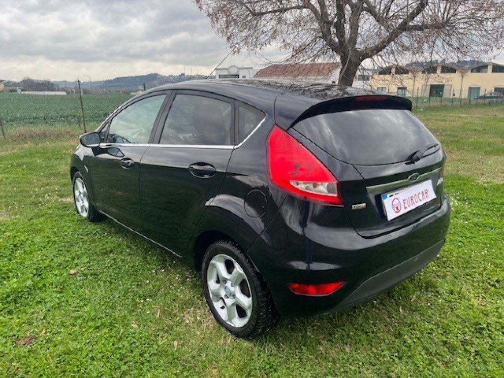 FORD Fiesta 1.4 TDCi 70CV 5 porte Titanium - 5