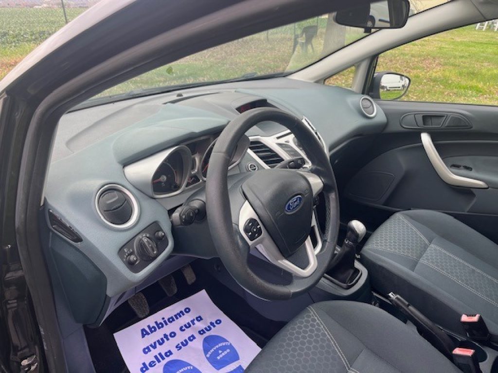 FORD Fiesta 1.4 TDCi 70CV 5 porte Titanium - 9